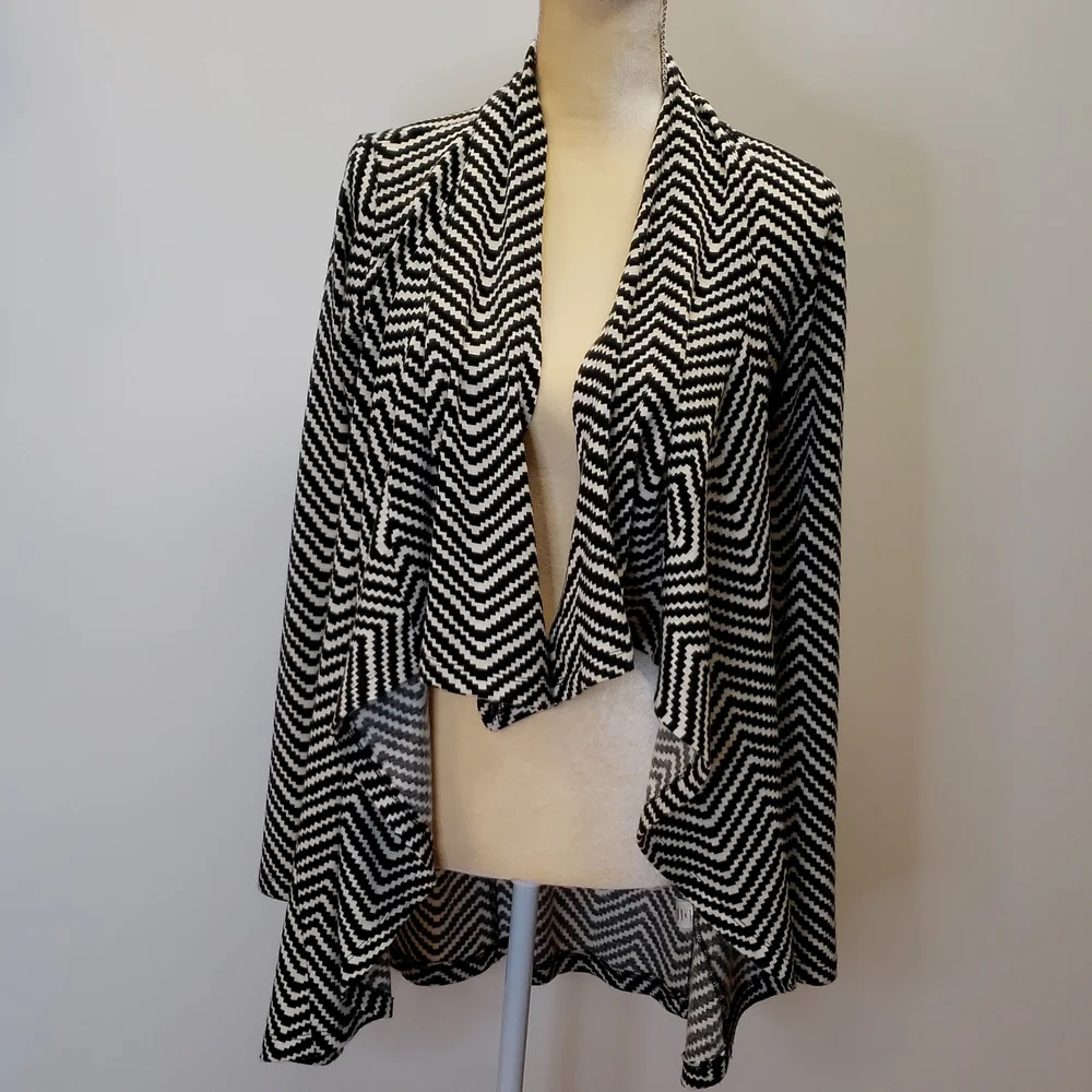 NWOT skies are blue size XS oversized black-and-white cardigan. F40 - Picture 6 of 9
